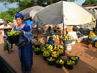 Selling mangos in Burkina Faso