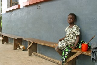 Picture of a child sitting on a bench alone in Kongolo Picture of a child sitting on a bench alone in Kongolo