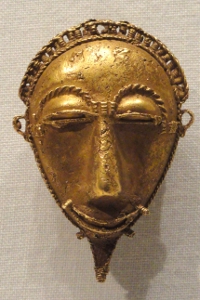 Gold pendant from 1900s Ivory Coast, probably from the Baule people, by Daderot (Daderot) [CC0 or CC0], via Wikimedia Commons