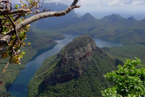 Blyde River canyon, by Wayne77 (Own work) [CC-BY-SA-3.0 (http://creativecommons.org/licenses/by-sa/3.0)], via Wikimedia Commons