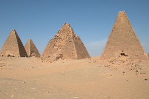 Pyramids at Jebel Barkal, by Bertramz (Own work) [GFDL (http://www.gnu.org/copyleft/fdl.html) or CC-BY-3.0 (http://creativecommons.org/licenses/by/3.0)], via Wikimedia Commons