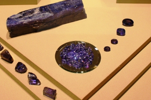 Tanzanite, by Beckstet (Own work) [CC-BY-SA-3.0 (http://creativecommons.org/licenses/by-sa/3.0) or GFDL (http://www.gnu.org/copyleft/fdl.html)], via Wikimedia Commons